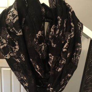 Black& white skull scarf